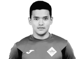 Қазақстанда футбол ойыншысы матч кезінде көз жұмды