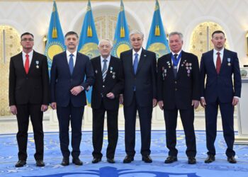 АҚОРДАДА ӘЙГІЛІ АЛЬПИНИСТ ЕРВАНД ИЛЬИНСКИЙГЕ ЖОҒАРЫ ДӘРЕЖЕЛІ ЕРЕКШЕЛІК БЕЛГІСІ – «ҚАЗАҚСТАННЫҢ ЕҢБЕК ЕРІ» АТАҒЫН САЛТАНАТТЫ ТҮРДЕ ТАБЫСТАУ РӘСІМІ ӨТТІ