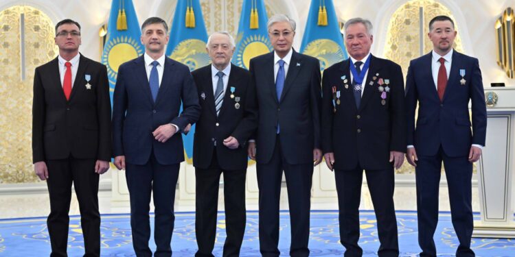 АҚОРДАДА ӘЙГІЛІ АЛЬПИНИСТ ЕРВАНД ИЛЬИНСКИЙГЕ ЖОҒАРЫ ДӘРЕЖЕЛІ ЕРЕКШЕЛІК БЕЛГІСІ – «ҚАЗАҚСТАННЫҢ ЕҢБЕК ЕРІ» АТАҒЫН САЛТАНАТТЫ ТҮРДЕ ТАБЫСТАУ РӘСІМІ ӨТТІ