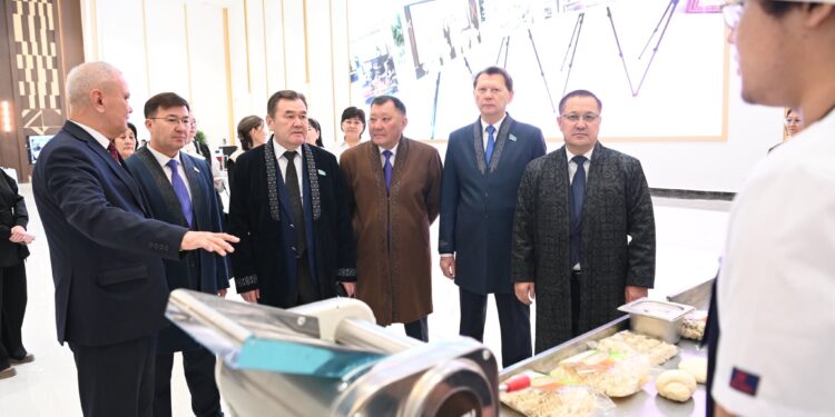 ПАРЛАМЕНТ ДЕПУТАТТАРЫ ҚЫЗЫЛОРДАДАҒЫ ҚҰЗЫРЕТТІЛІК ОРТАЛЫҒЫНЫҢ ЖҰМЫСЫМЕН ТАНЫСТЫ