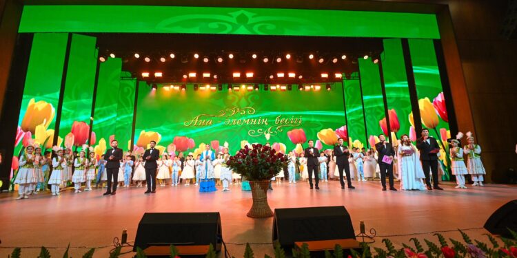 ҚЫЗЫЛОРДАДА ХАЛЫҚАРАЛЫҚ ӘЙЕЛДЕР КҮНІНЕ АРНАЛҒАН АНА — ӘЛЕМНІҢ БЕСІГІ САЛТАНАТТЫ КЕШІ ӨТТІ