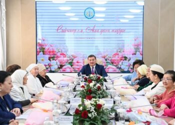 ҚЫЗЫЛОРДА ОБЛЫСЫНЫҢ ӘКІМІ «СЫЙЫНАР ЕМ, АНА ДЕГЕН ТӘҢІРГЕ» ТАҚЫРЫБЫНДАҒЫ БАСҚОСУҒА ҚАТЫСТЫ