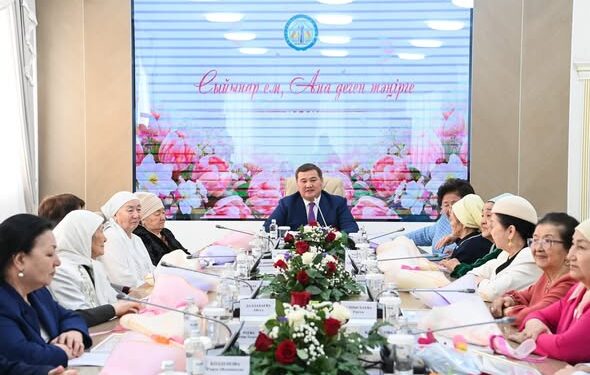 ҚЫЗЫЛОРДА ОБЛЫСЫНЫҢ ӘКІМІ «СЫЙЫНАР ЕМ, АНА ДЕГЕН ТӘҢІРГЕ» ТАҚЫРЫБЫНДАҒЫ БАСҚОСУҒА ҚАТЫСТЫ