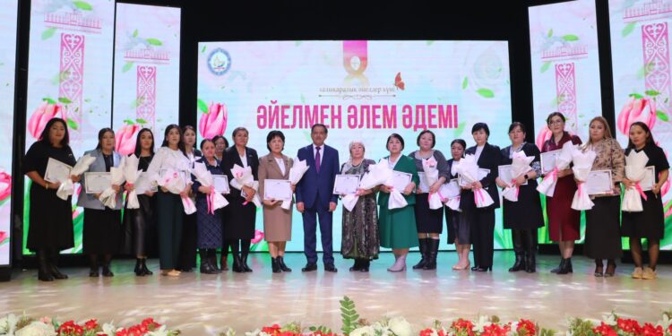 СЫРДАРИЯ АУДАНЫНДА «ӘЙЕЛМЕН ӘЛЕМ ӘДЕМІ» АТТЫ САЛТАНАТТЫ ШАРА ӨТТІ.