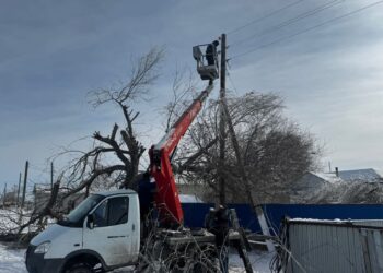 СЫРДАРИЯ АУДАНЫНДА ЭЛЕКТР ЖЕЛІЛЕРІ ҚАЛПЫНА КЕЛТІРУ ЖҰМЫСТАРЫ ЖҮРГІЗІЛУДЕ