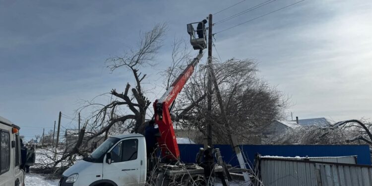 СЫРДАРИЯ АУДАНЫНДА ЭЛЕКТР ЖЕЛІЛЕРІ ҚАЛПЫНА КЕЛТІРУ ЖҰМЫСТАРЫ  ЖҮРГІЗІЛУДЕ