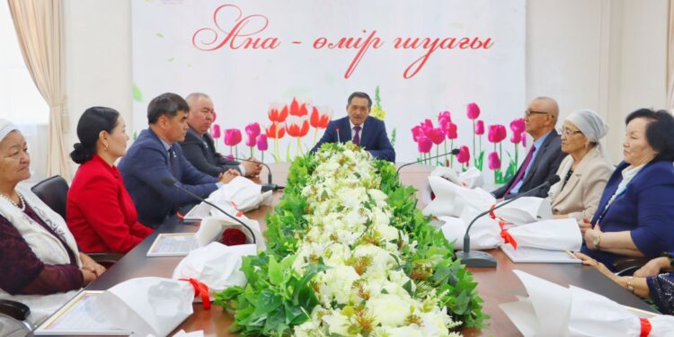 СЫРДАРИЯЛЫҚТАР АҚ ЖАУЛЫҚТЫ АНАЛАРҒА ҚҰРМЕТ КӨРСЕТТІ