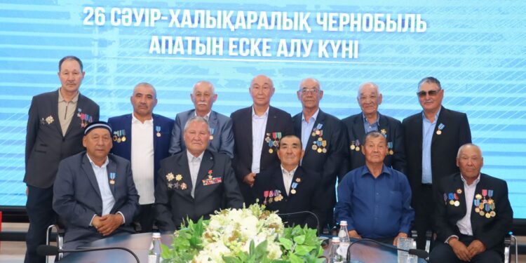 СЫРДАРИЯ АУДАНЫНДА ЧЕРНОБЫЛЬ АПАТЫ АРДАГЕРЛЕРІНЕ ҚҰРМЕТ КӨРСЕТІЛДІ