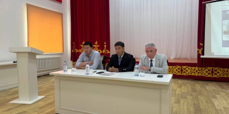 ШИЕЛІДЕ ЖАСТАРҒА ДІНИ САУАТТЫЛЫҚ ПЕН КИБЕРҚАУІПСІЗДІК ТАҚЫРЫБЫ ТҮСІНДІРІЛДІ