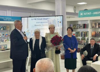 СЫРДАРИЯДА ДӘМЕТКҮЛ ҚҰМАҚБАЙДЫҢ «ҚАЛАМЫМ – ҚАНАТЫМ» КІТАБЫНЫҢ ТҰСАУКЕСЕРІ ӨТТІ