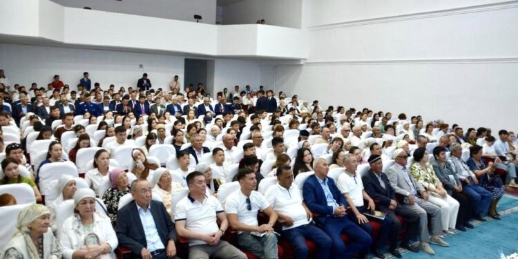 ЕРЛІК ЕЛ ЖАДЫНДА. ШИЕЛІДЕ КАМАЛ ОСПАНҰЛЫНА АРНАЛҒАН ТАҒЫЛЫМДЫ КЕШ ӨТТІ