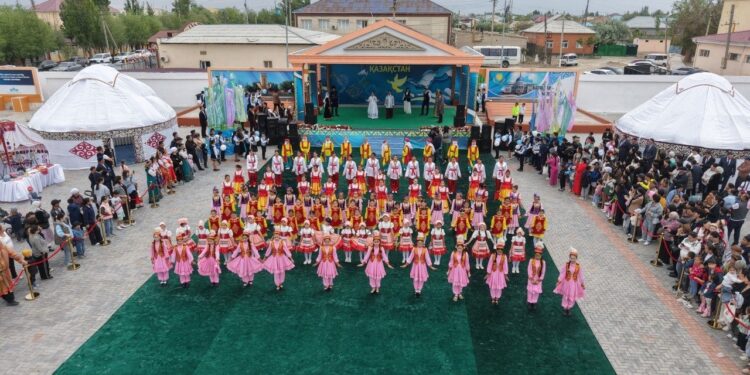 СЫРДАРИЯ АУДАНЫНДА 1 МАМЫР – ҚАЗАҚСТАН ХАЛҚЫНЫҢ БІРЛІГІ КҮНІ КЕҢ КӨЛЕМДЕ АТАЛЫП ӨТТІ