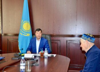 АУДАН ӘКІМІ АЙТБАЙ ЖАНДАРБЕКОВ ТҰРҒЫНДАРДЫ ЖЕКЕ ҚАБЫЛДАДЫ